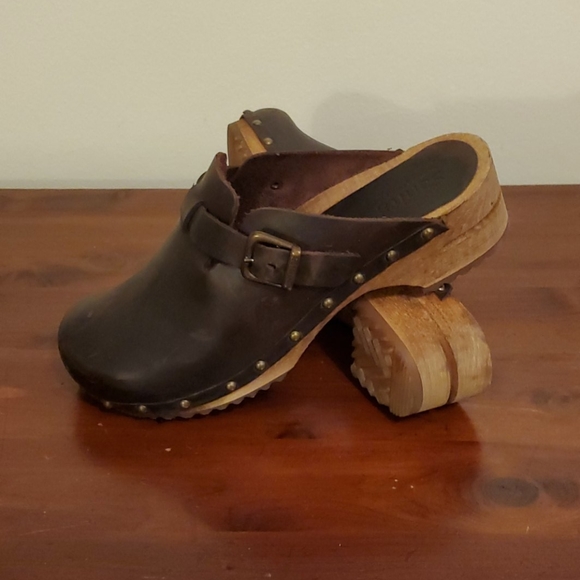 sanita danish clogs